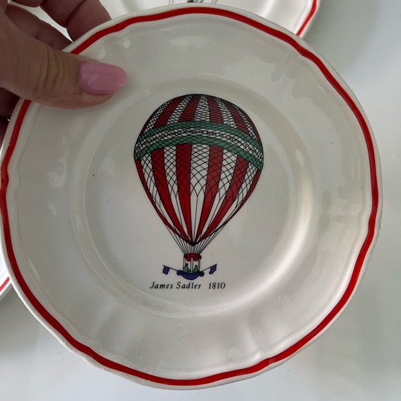 Vintage set of 6 Hand painted Ceramic Hot Air Ballon Plates Longchamp France - Picture 4 of 9